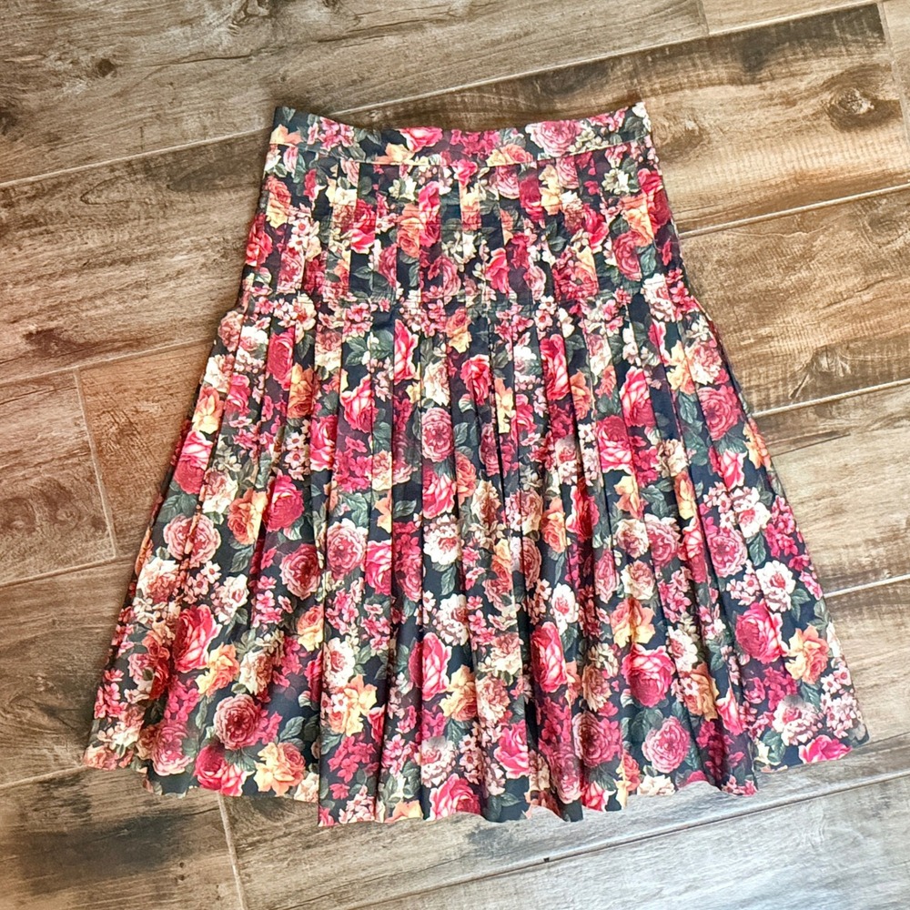 Antonio Melani Vintage Dark Cottagecore Floral Rose Print Pleated Skirt,Red, 10